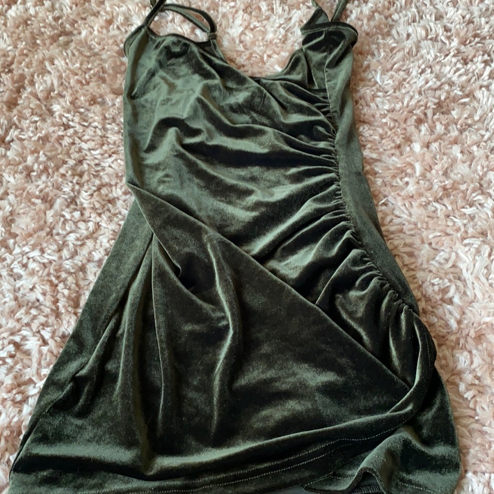 Side ruched body con V-neck dress